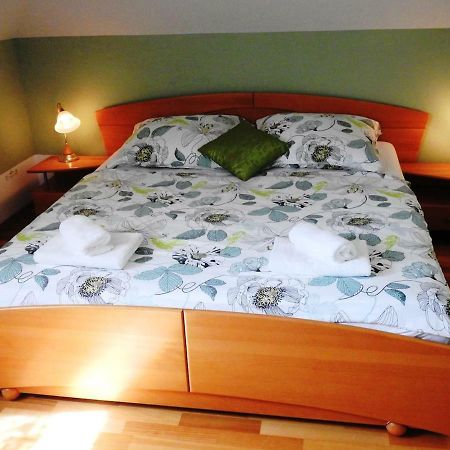 Natasha'S Garden House Apartment Dol pri Ljubljani ภายนอก รูปภาพ