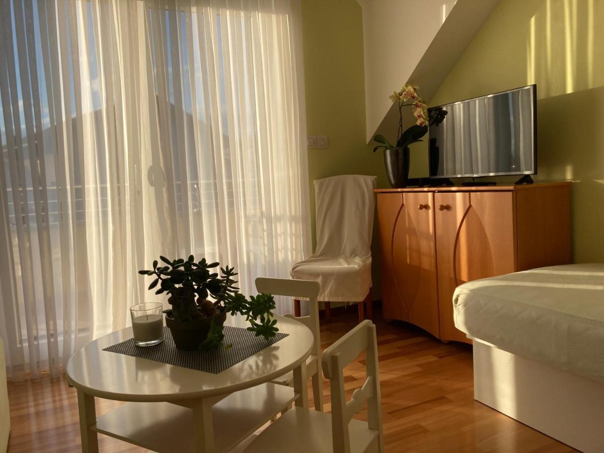 Natasha'S Garden House Apartment Dol pri Ljubljani ภายนอก รูปภาพ
