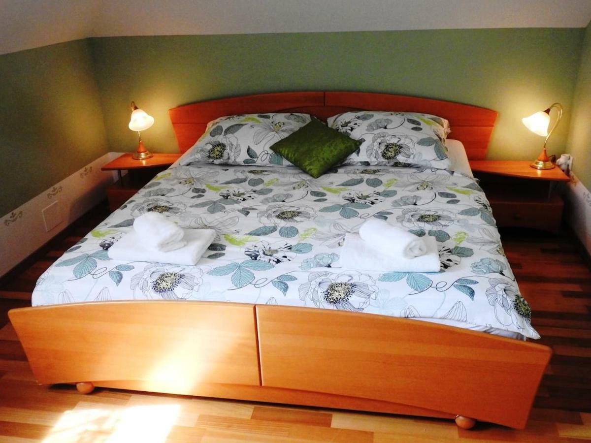 Natasha'S Garden House Apartment Dol pri Ljubljani ภายนอก รูปภาพ